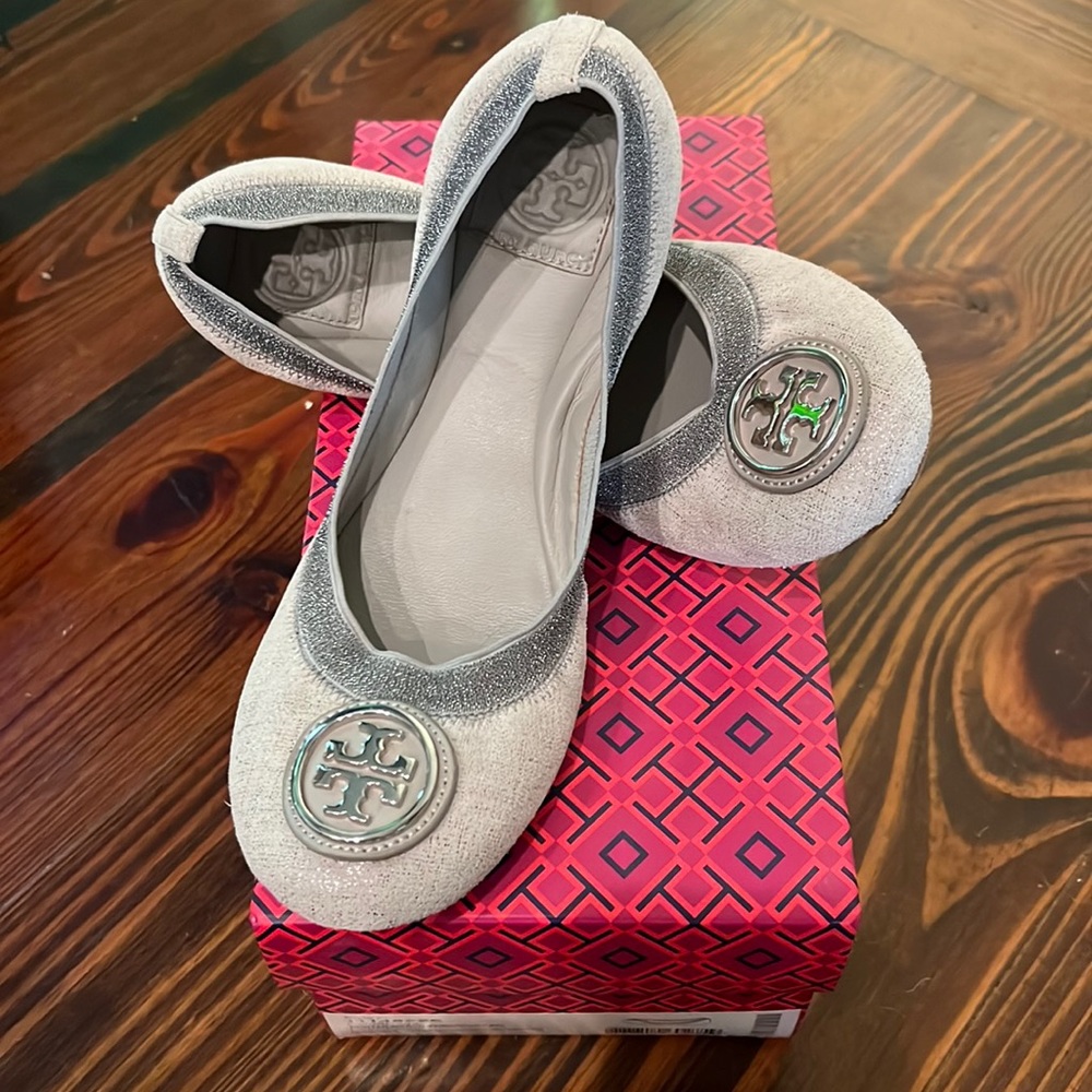 Tory Burch Caroline 2 Ballet Flat in Pewter Mercury